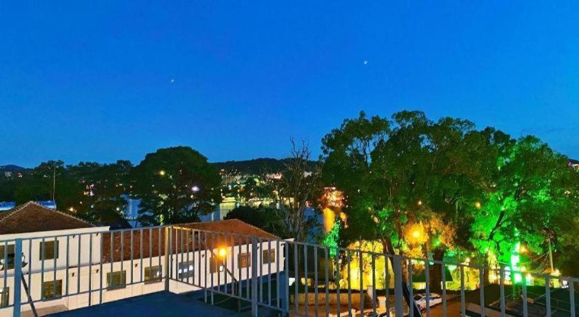 Gold Night Hotel Da Lat Exterior photo